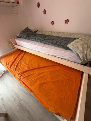 Cama nido con 2 colchones incluidos.