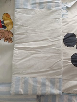 Colcha, chichonera y almohada cuna Mickey