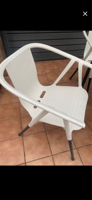 Mesa 70x70 y 4 Sillas Blancas