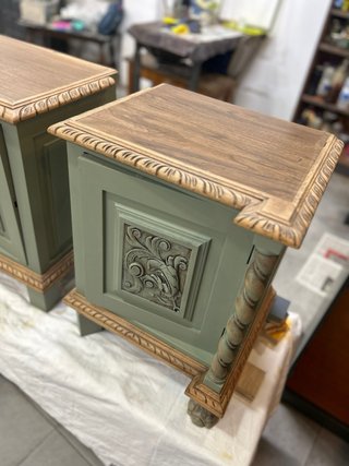 Mesitas de noche de madera y verde