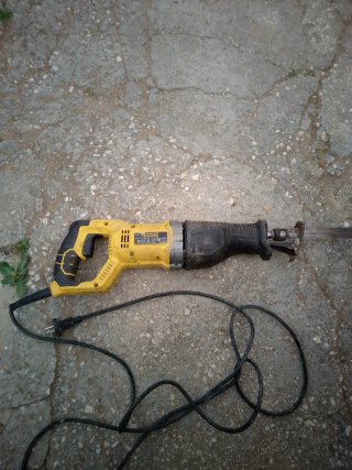 Sierra de sable Stanley 900W