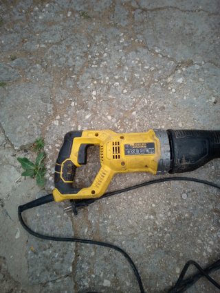 Sierra de sable Stanley 900W
