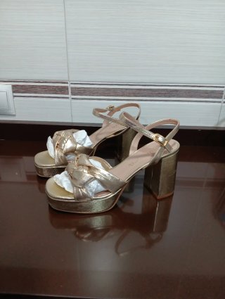 Zapatos dorados piel tacón plataforma T39