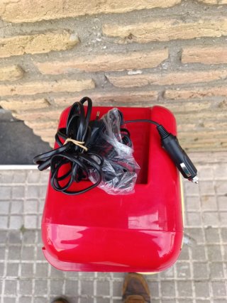 Nevera pequeña roja