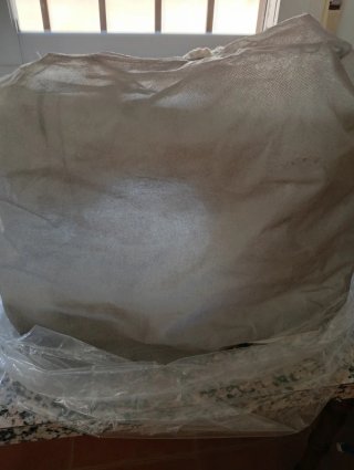 Máquina de coser doméstica blanca