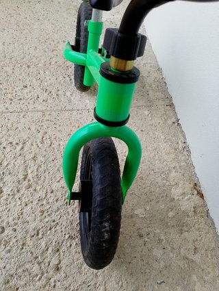 Bicicleta de equilibrio verde