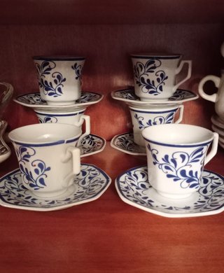 Elegante juego de café de porcelana