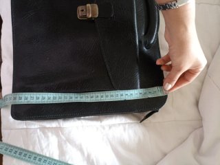 Cartera de trabajo de piel negra.MATIAS SALVA