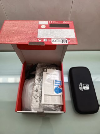 Nintendo Switch OLED Blanca y Negra