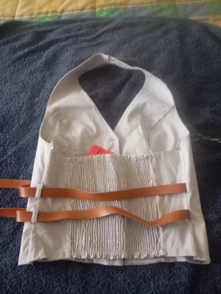 Chaleco nuevo  gris perla con hebillas