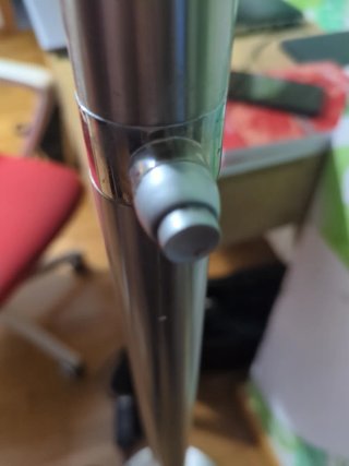 Lámpara de pie metálica con brazo lectura