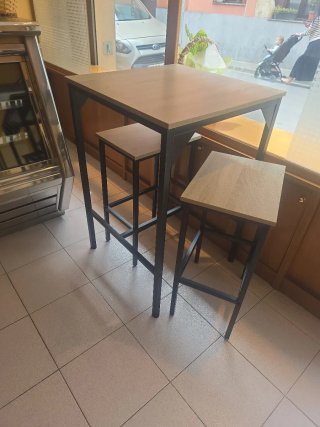 Mesa alta madera y metal con 2 taburetes
