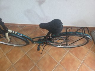 Bicicleta urbana con cesta, portabultos etc...