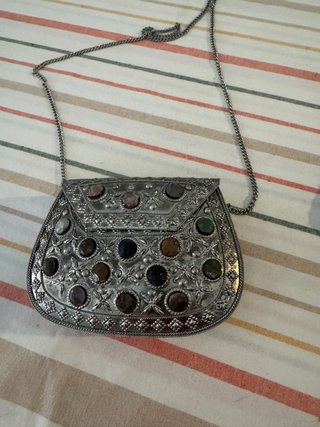 Bolso joya plateado con piedras