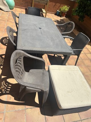 Mesa Terraza, 6 Sillas Plástico, sofa y reposapies
