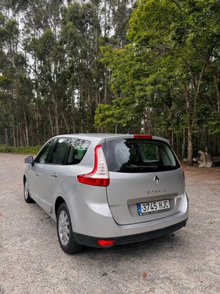 Renault Grand Scenic 2012