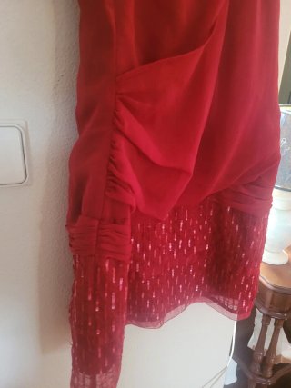 Vestido rojo pedrería juvenil