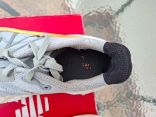 New Balance Fresh Foam More v4 Gris Naranja