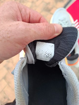 New Balance Fresh Foam More v4 Gris Naranja