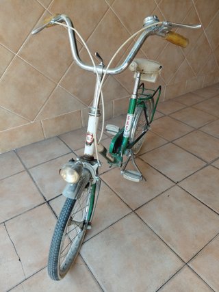 Bicicleta infantil vintage verde
