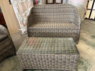 Conjunto Exterior: 2 Sillas, Sofá y Mesa Ratán