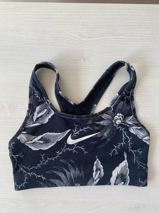 Top deportivo Nike estampado floral