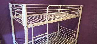 Cama litera con colchones incluidos.. Medidas 190×