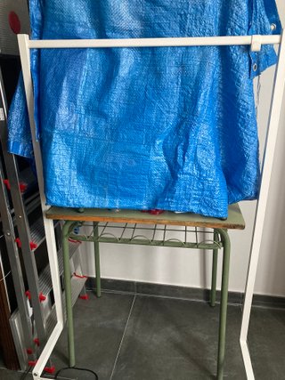 Perchero metálico Ikea muy bien cuidado