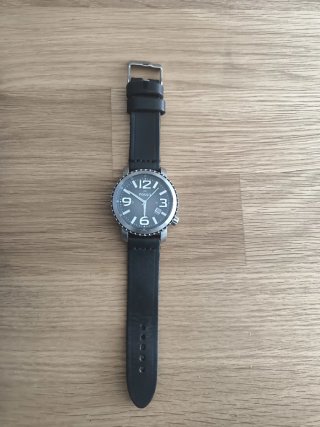 Reloj Fossil Correa Negra y Caja Plateada
