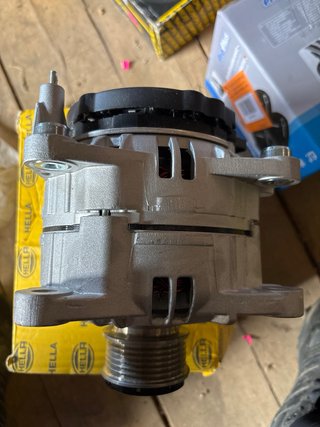 Alternador HELLA 8EL 011 710-791 VW/Audi
