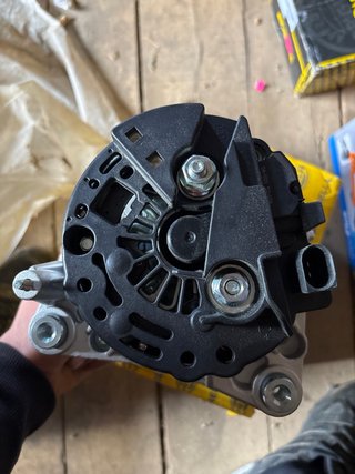 Alternador HELLA 8EL 011 710-791 VW/Audi