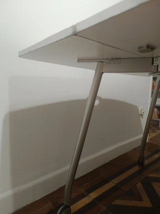 Mesa auxiliar plegable blanca