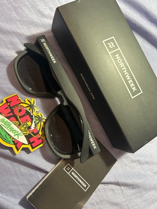 Gafas Northweek negro y Rosas.