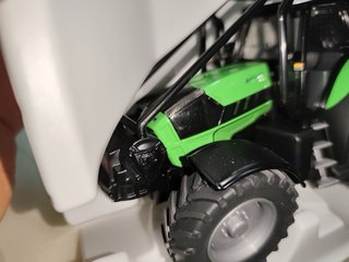 Tractor Deutz Fahr Agrotron Verde con Grúa