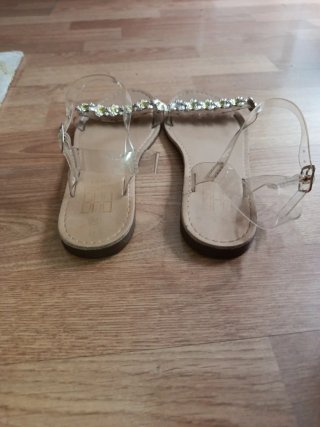 Sandalias planas con pedrería Talla 39