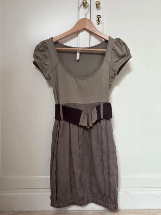 Vestido Stradivarius marrón falda globo Talla XS