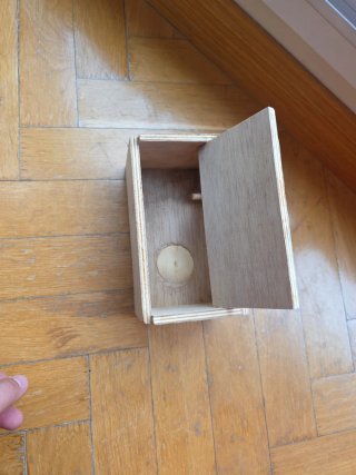 Caja nido para pájaros de madera