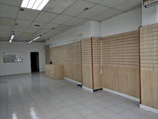Local comercial en alquiler en Ensanche en Pamplona
