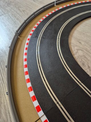 Scalextric Curva Completa con pianos y Vallas