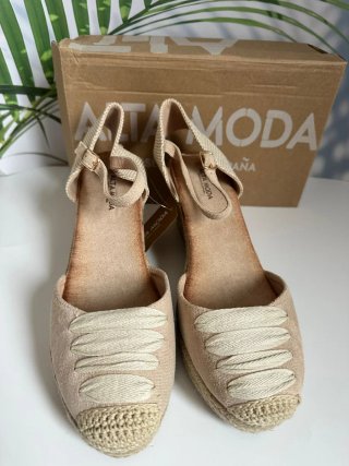Sandalias cuña. Número 40