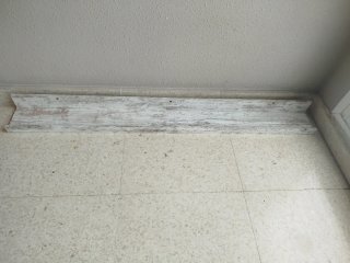 Estantería de madera rústica