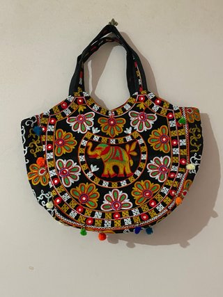 Borsa mare ricamata con elefante