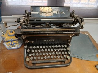 Máquina de escribir antigua Iberia