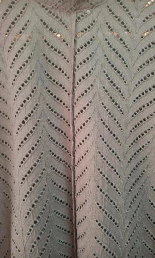 Blusa negra bordado chevron mangas globo Shein TXL