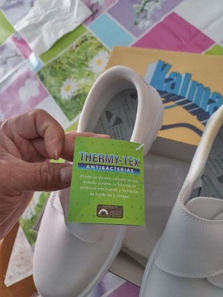 Zuecos Sanitarios Kalma Talla 38 Blancos