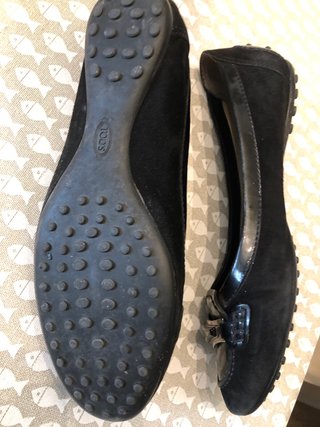 Bailarinas Tod's negras de piel de ante y charol