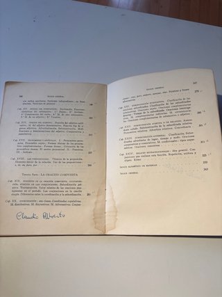 Curso superior de Sintaxis española