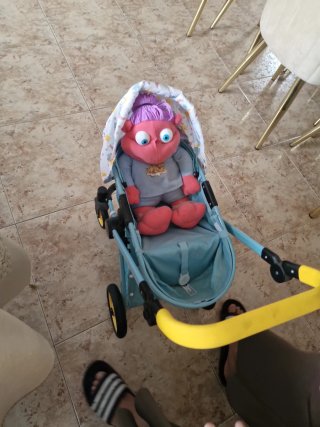 Carrito de muñecas azul con capota