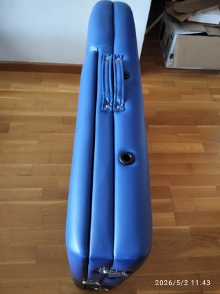 Camilla de masajes portátil azul.