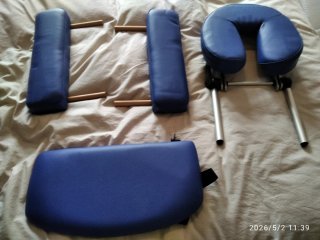 Camilla de masajes portátil azul.
